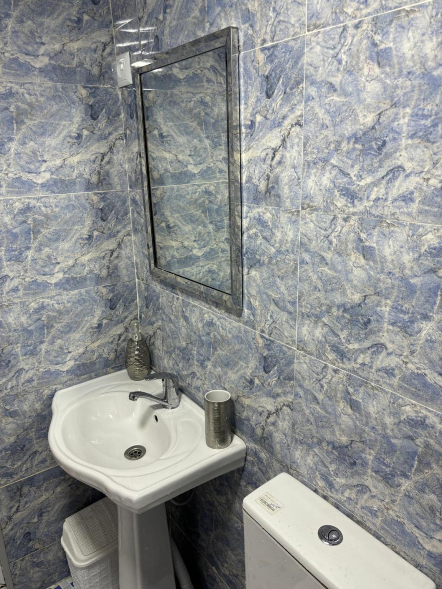 Downtown Guest House Koetaisi Buitenkant foto