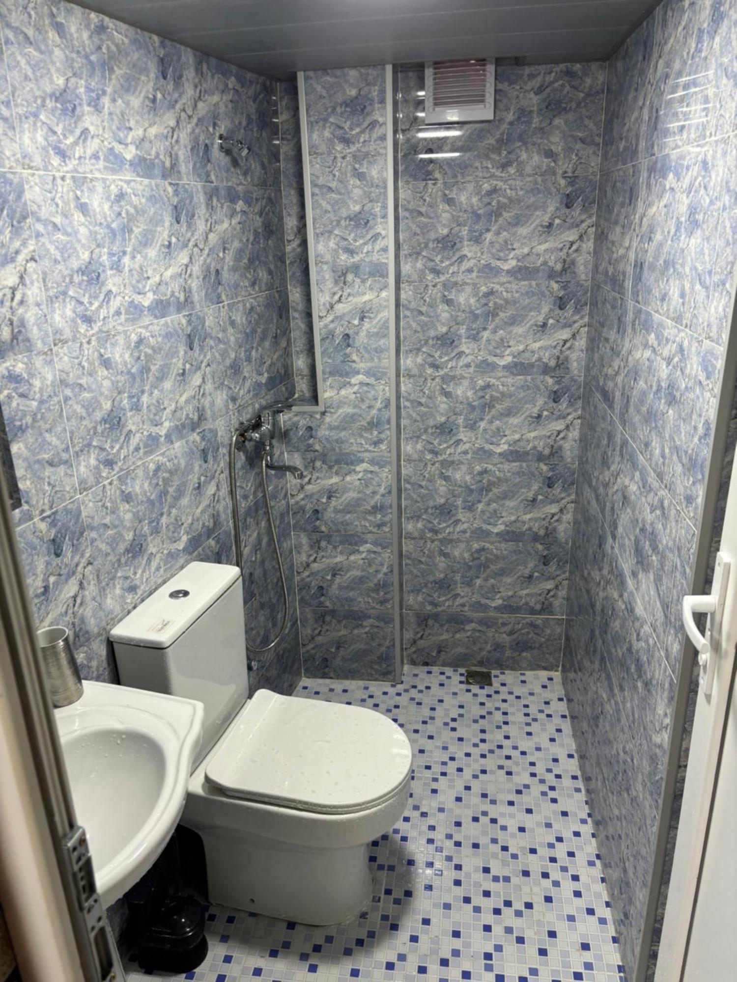 Downtown Guest House Koetaisi Buitenkant foto