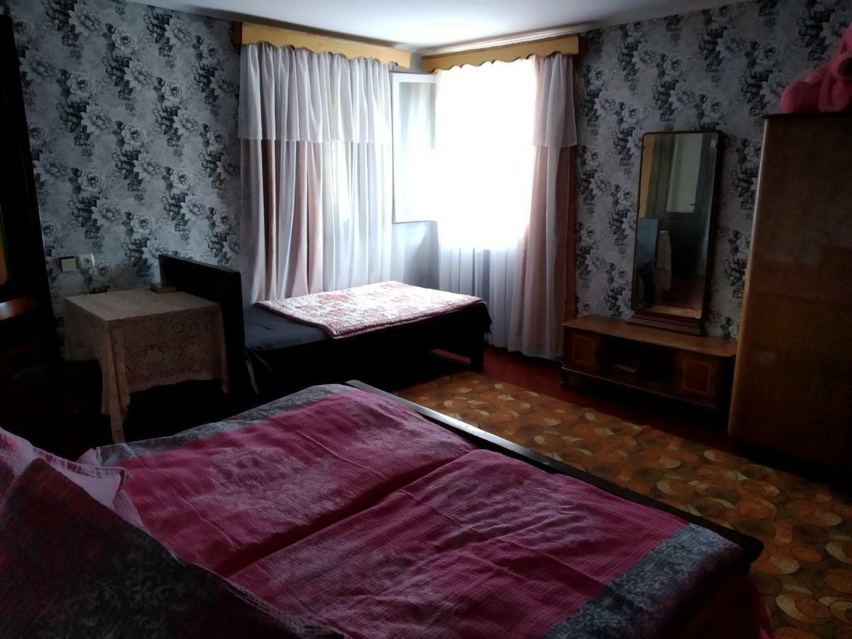 Downtown Guest House Koetaisi Buitenkant foto