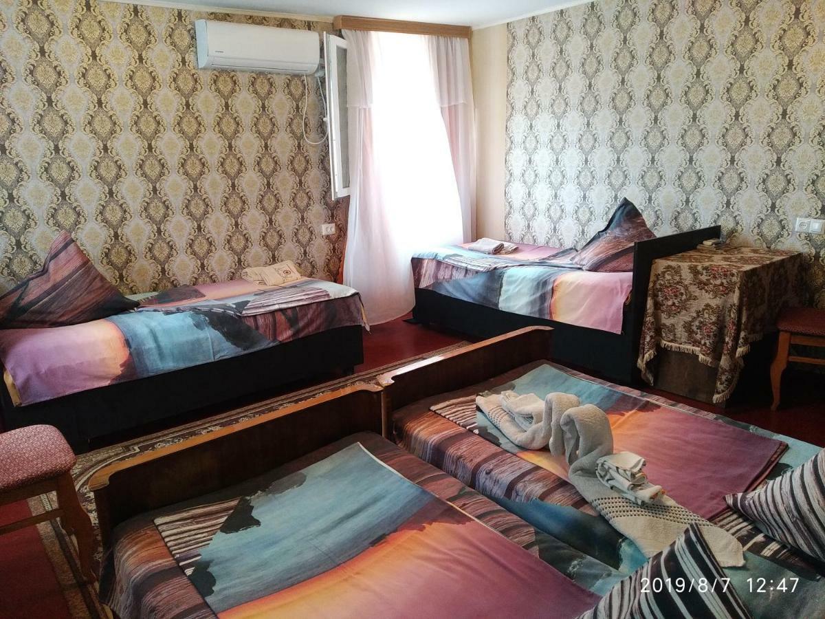 Downtown Guest House Koetaisi Buitenkant foto